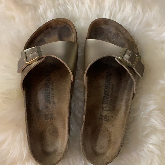 Gold strap Birkenstock sandals - Picture 2 of 4